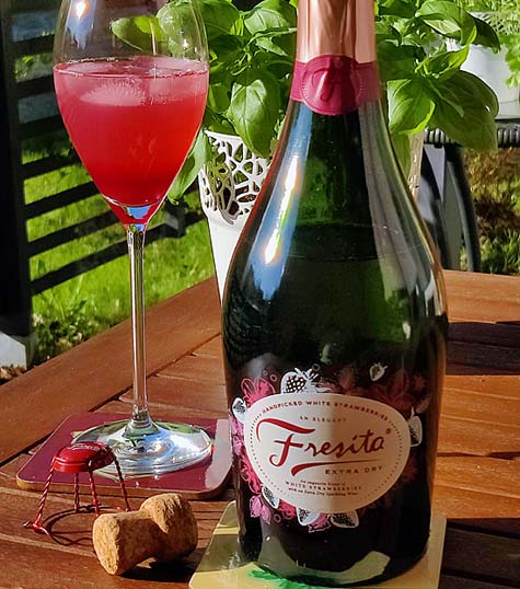 Fresita White Strawberries Extra Dry spritzer