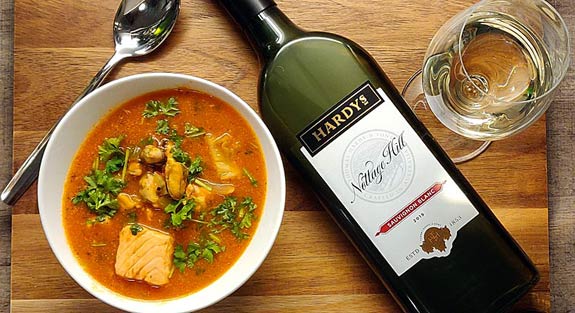 Hardys Nottage Hill Sauvignon Blanc ja kalakeittoa