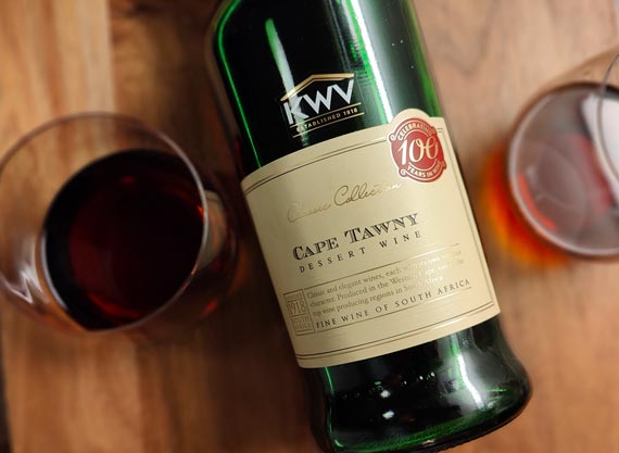 KWV Classic Collection Cape Tawny pullo ja lasi