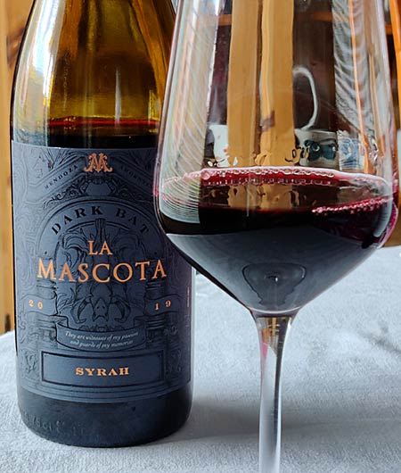 La Mascota Dark Bat Syrah