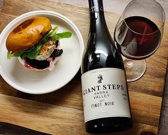 Punajuuriburgeri ja pinot noir