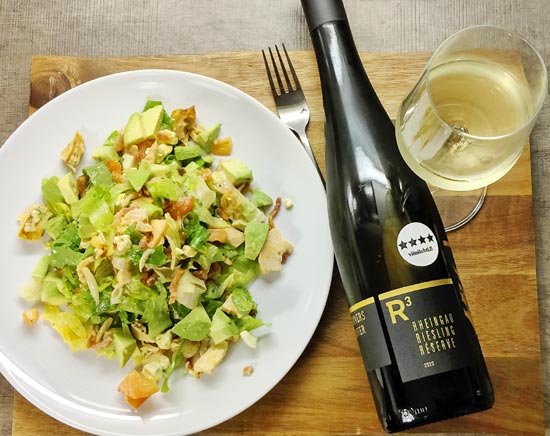 R3 Rheingau Riesling Reserve Organic ja cobb-salaatti