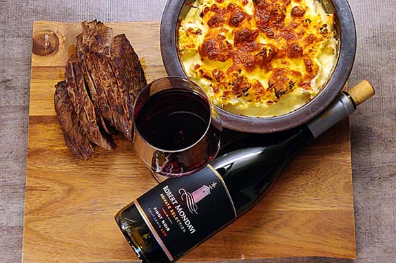 Robert Mondavi Private Selection Pinot Noir, kukkakaaligratiini ja paahtopaisti