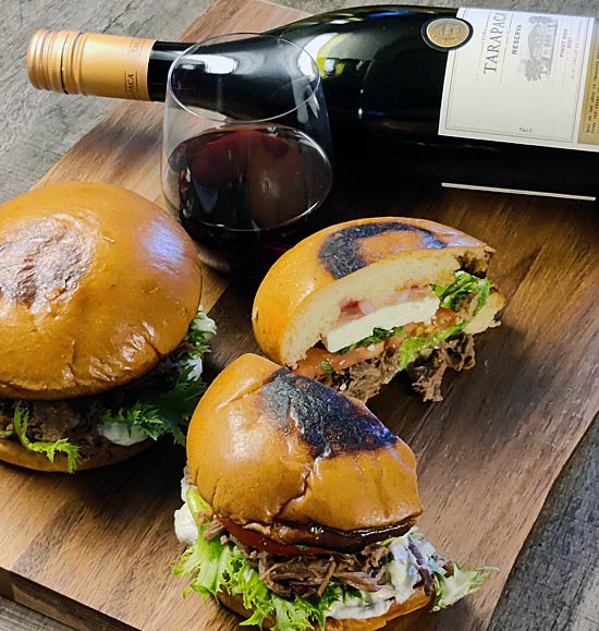 Nyhtölammasburgeri ja Tarapacan pinot noir