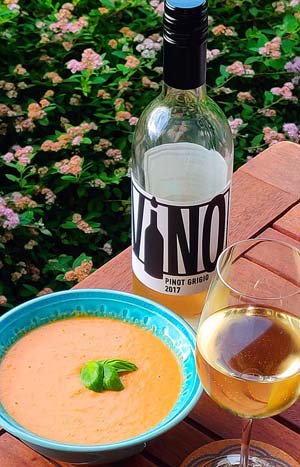 Casasmith Vino Pinot Grigio 2017 ja gazpacho