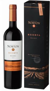 [kuva: Norton Reserva Malbec 2015 lahjapakkaus(&copy; Alko)]