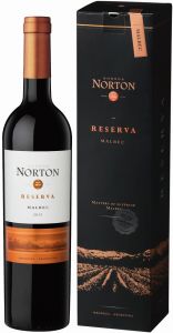 [kuva: Norton Reserva Malbec 2017 lahjapakkaus(&copy; Alko)]