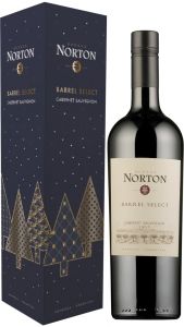 [kuva: Norton Barrel Select Cabernet Sauvignon 2015 lahjapakkaus(&copy; Alko)]