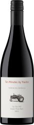 [kuva: Ten Minutes by Tractor Up the Hill Estate Pinot Noir 2021]