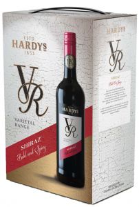 [kuva: Hardys VR Shiraz 2017 hanapakkaus(&copy; Alko)]