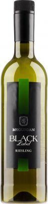 [kuva: McGuigan Black Label Riesling 2020 muovipullo(&copy; Alko)]