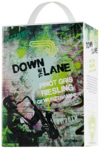 [kuva: Down the Lane Pinot Gris Riesling Gewürztraminer 2017 hanapakkaus(&copy; Alko)]