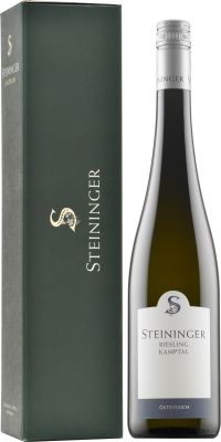 [kuva: Steininger Riesling 2017 lahjapakkaus(&copy; Alko)]