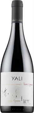 [kuva: Yali Three Lagoons Gran Reserva Pinot Noir 2011(&copy; Alko)]