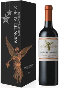 [kuva: Montes Alpha Cabernet Sauvignon 2014 lahjapakkaus(&copy; Alko)]