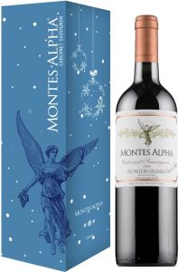 [kuva: Montes Alpha Cabernet Sauvignon 2015 lahjapakkaus(&copy; Alko)]