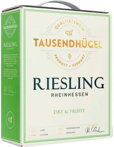 [kuva: Tausendhügel Dry Riesling 2023 hanapakkaus(&copy; Alko)]