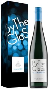 [kuva: Villa Huesgen by the glass Riesling 2016 lahjapakkaus(&copy; Alko)]