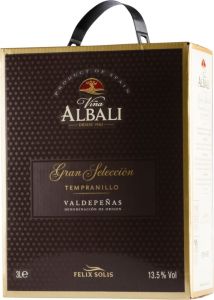 [kuva: Vinã Albali Gran Selección Tempranillo 2016 hanapakkaus(&copy; Alko)]