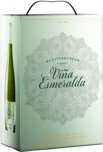 [kuva: Viña Esmeralda 2023 hanapakkaus(&copy; Alko)]