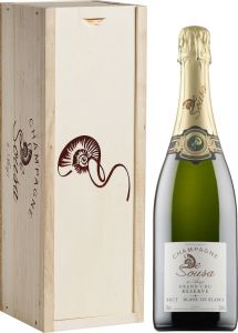 [kuva: De Sousa Grand Cru Blanc de Blancs Champagne Brut lahjapakkaus(&copy; Alko)]
