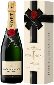 [kuva: Moët & Chandon Impérial Champagne Brut lahjapakkaus(&copy; Alko)]
