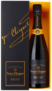 [kuva: Veuve Clicquot Extra Old Champagne Extra Brut(&copy; Alko)]