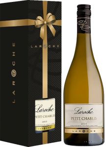 [kuva: Laroche Petit Chablis 2015 lahjapakkaus(&copy; Alko)]