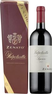 [kuva: Zenato Valpolicella Superiore 2016 lahjapakkaus(&copy; Alko)]