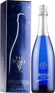 [kuva: Val d'Oca Millesimato Prosecco Extra Dry 2018 lahjapakkaus(&copy; Alko)]