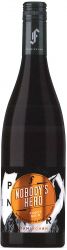 [kuva: Nobody's Hero Pinot Noir 2018]