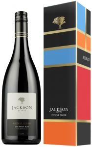 [kuva: Jackson Estate Vintage Widow Pinot Noir 2014 lahjapakkaus(&copy; Alko)]
