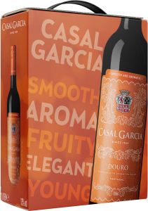 [kuva: Casal Garcia Douro Red 2019 hanapakkaus(&copy; Alko)]